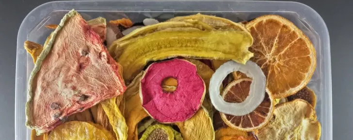 میوه خشک از سوغات خوراکی مشهد