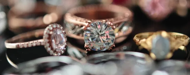 انگشتر و زیورآلات از سوغات مشهد