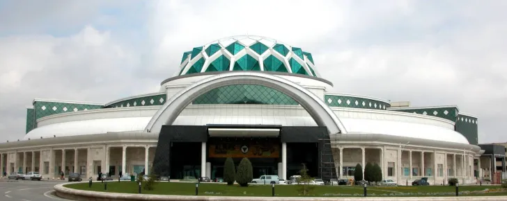 مجنمع الماس شرق یکی از معروف ترین مراکز خرید مشهد