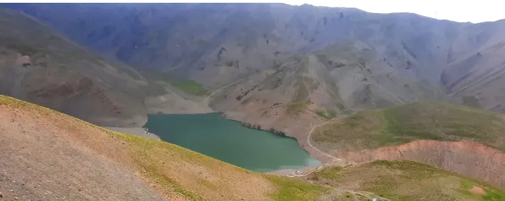 دریاچه چشمه سبز یکی از خاصترین مقاصد در میان جاهای دیدنی اطراف مشهد