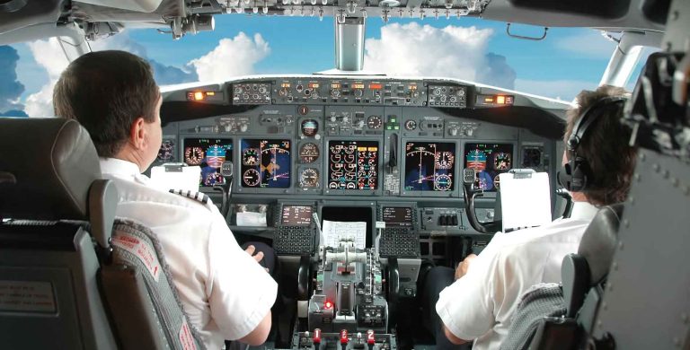 چالش های شغل خلبانی | واقعیت‌هایی که باید بدانید