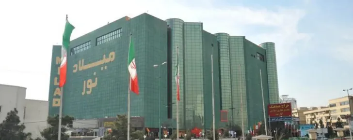 مرکز خرید میلاد نور یکی از قدیمیترین و پربازدیدترین مراکز تجاری غرب تهران